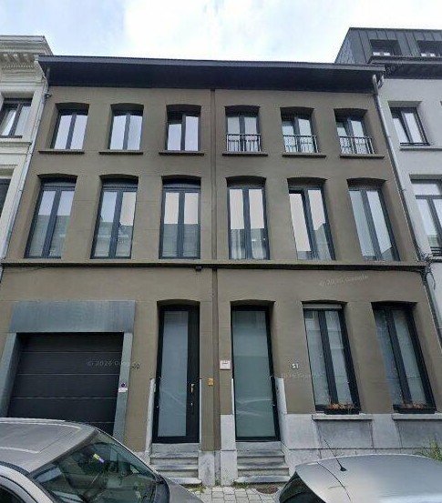 Foto van een gevel in Vlaanderen vóór de FacadePilot 3D-render